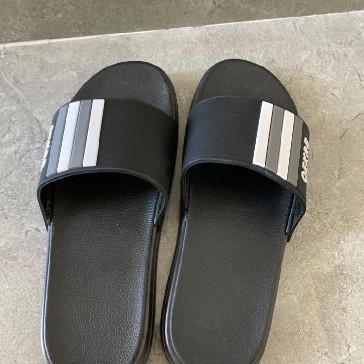 Hàng giao đúng hẹn, rất may là tôi đã chọn đúng size nên mang vào chân khá vừa vặn. Thực sự hy vọng có thể sử dụng lâu dài.