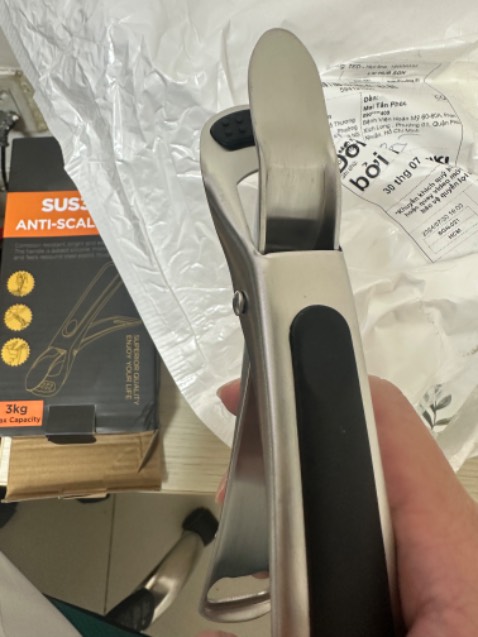 Đặt màu đỏ mà giao màu đen :(