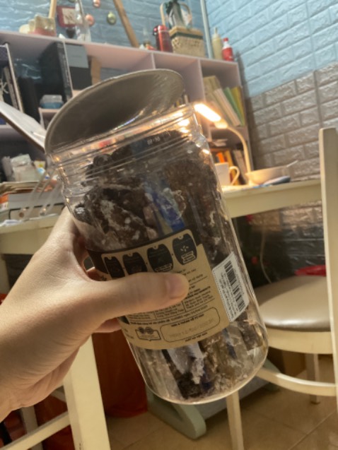 Ăn tạm được, mở hộp ra nghe có mùi dầu kiểu lâu ngày, dù hạn dùng còn 3 tháng nữa.