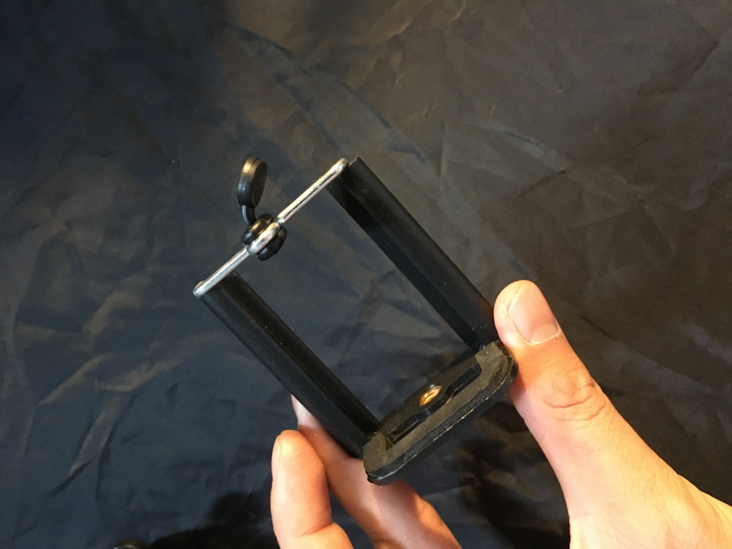 Hàng giao không đúng mô tả, bị hư không dùng được gắn máy lên nó tự đổ không cố định và sản phẩm bị trầy xước rất nhiều phần xoay trục. Đang tiến hành đổi trả