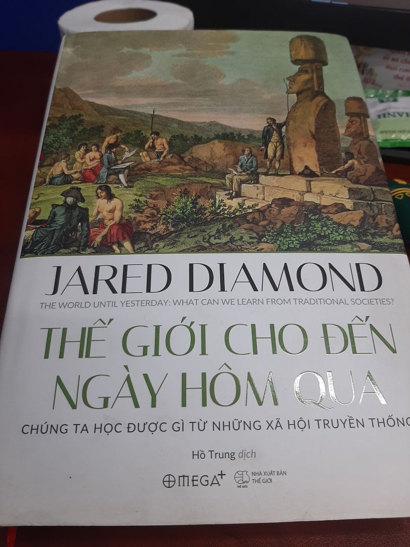 Sách bọc cẩn thận nhg vẫn bị gãy gáy sách, rất tiếc vì sách là sách bìa cứng và giá cao