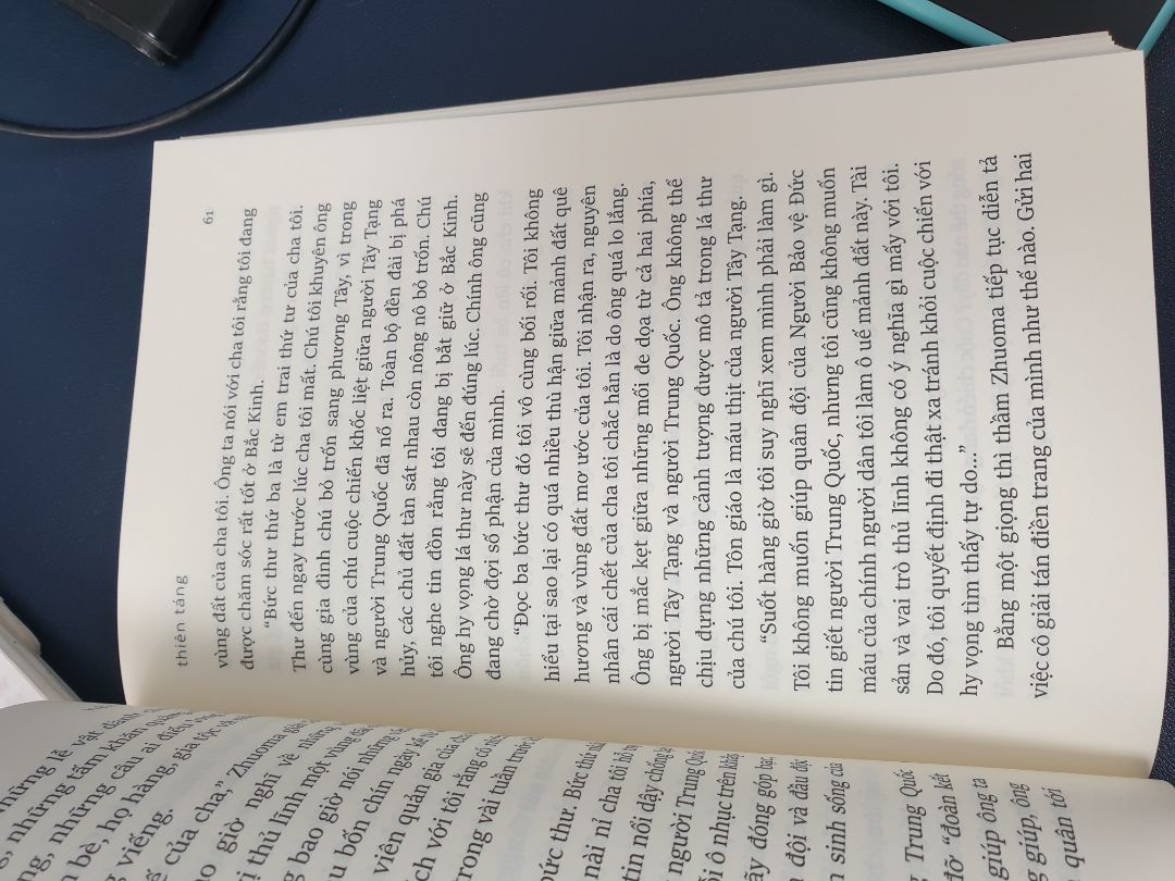 truyện hay, có nhiều nét văn hóa thực tế, về vấn đề chính trị thì tùy vào sự thấu cảm của từng người. nói cung đây là cuộc phiêu lưu vĩ đại gần như là đánh đổi cả con người, cả cuộc đời nhân vật