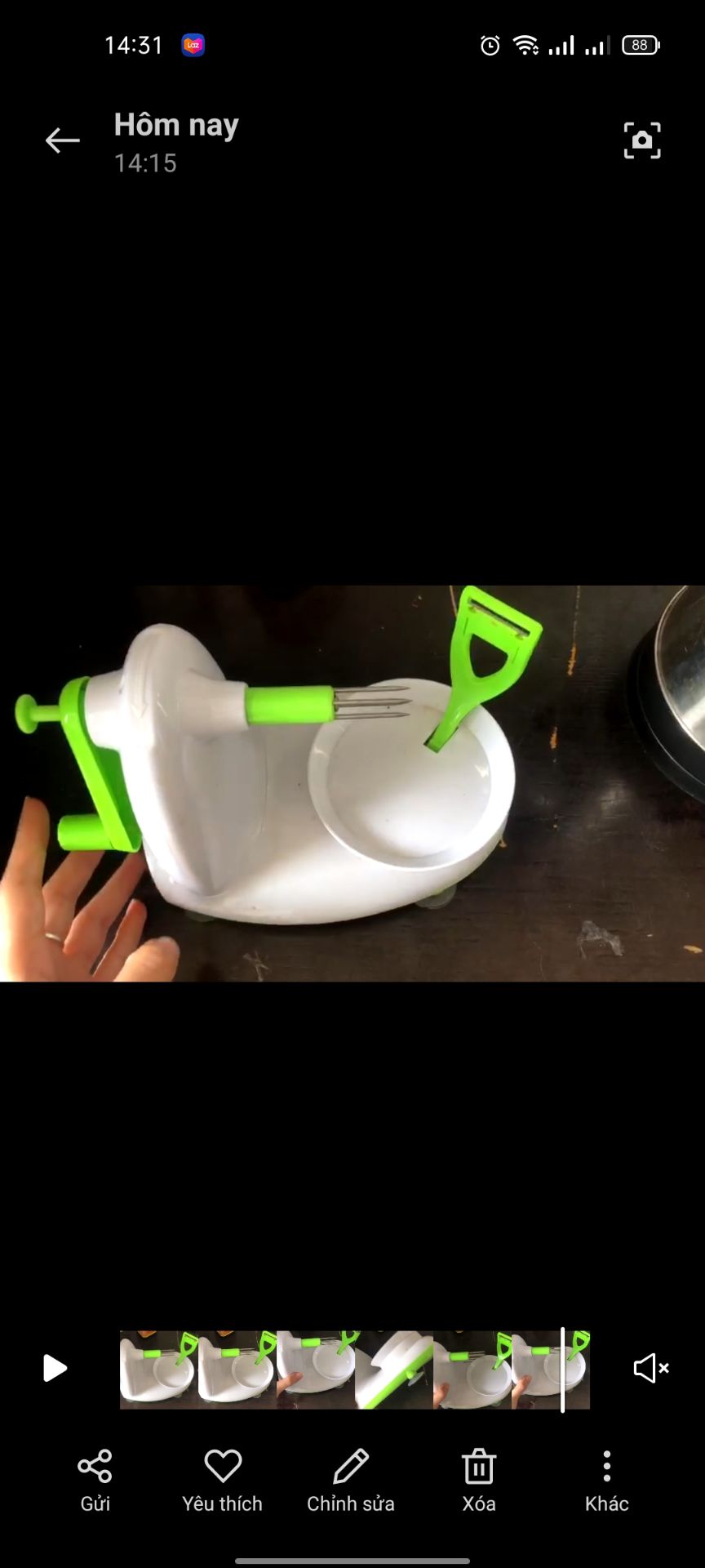 Thiết kế gọn nhẹ, cầm chắc chắn dễ vệ sinh