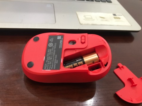 Chuột dùng được 2 hôm giờ không sáng đèn. Yêu cầu bảo hành đổi chuột khác