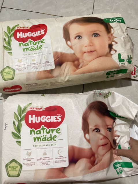 Hàng quá cũ từ 2022 bao bì bị ngà màu hết mọi ng mua nên để ý nha mình phải xé ra kiểm ra chất lượng bim không như mẫu bé đang dùng sẽ không ủng hộ nữa
Bì bé đang sài dở khác hẵn mua hơn 2trăm cành k đáng gì mà chất lượng tệ quá