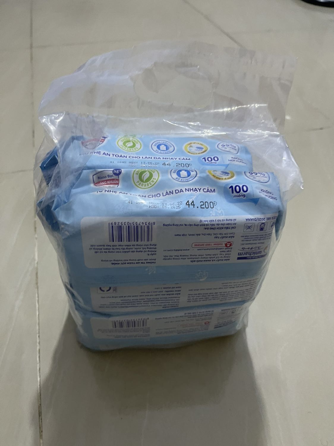 Giao hàng nhanh. Khăn quá chất lượng. Khăn ướt bobby thì khỏi phải bàn về chất lượng. Săn dc đợt sale nữa quá tuyệt vời.