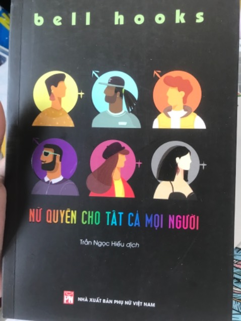 đặt 4 cuốn thì rieng cuốn này k có bọc gì cả, tơ hơ, sách thì bẩn, bụi, dập gáy, nhìn xấu thẩm mĩ kinh, nội dung lướt qua thì cũng tàm tạm, khá nhiều lí thuyết chứ k phải dạng dễ hiểu đơn giản như mình tưởng. nói chung tiki bây h làm ăn chán lắm