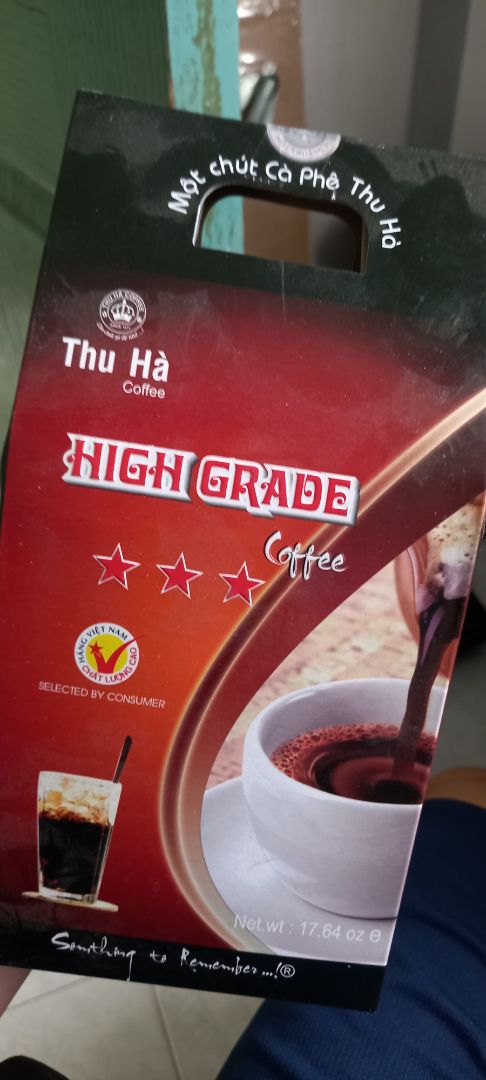 Ấn tượng khi mở sản phẩm ra là 1 đống bụi bám trên bề mặt sản phẩm. Không cần biết lỗi của ai, Shop hay nhân viên đóng hộp.

Chất lượng cà phê OK, ngon, đắng. Sẽ tiếp tục mua hàng của shop. Mong shop/nhân viên đóng gói rút kinh nghiệm.