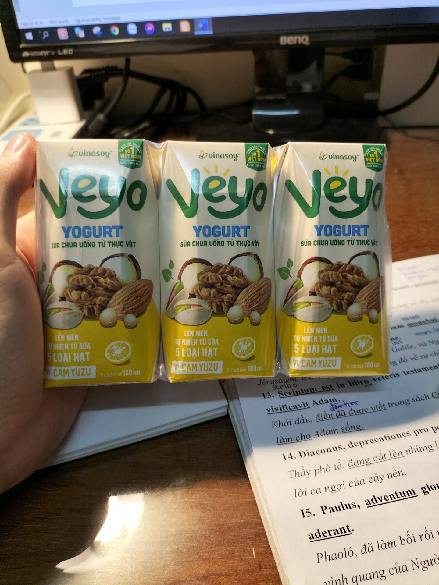 Đập thùng xong đem mời 10 người có 9 người không thích, có lẽ vị mới lạ, chưa quen, mọi người cân nhắc trước khi mua. Mình sẽ không bao giờ mua lại.