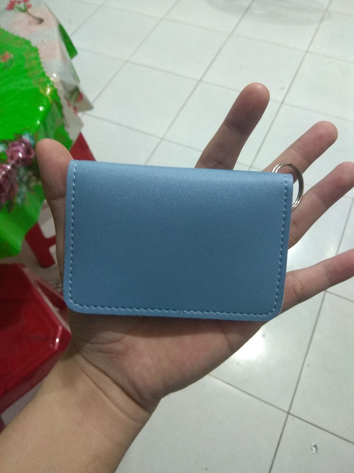 Ví da rất đẹp, chắc chắn, nhỏ nhỏ xinh xinh, phù hợp đựng ít tiền để gửi xe,... Mua đợt giảm giá 12/12 nên rất là hợp lý. Ví da rất đẹp, chắc chắn, nhỏ nhỏ xinh xinh, phù hợp đựng ít tiền để gửi xe,... Mua đợt giảm giá 12/12 nên rất là hợp lý.