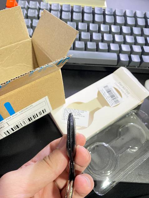 Mình vừa mở hộp ra xem thì thấy sản phẩm bị nứt/hở 1 đoạn dài ở viền
Nhờ Tiki hỗ trợ đổi trả cho mình nha