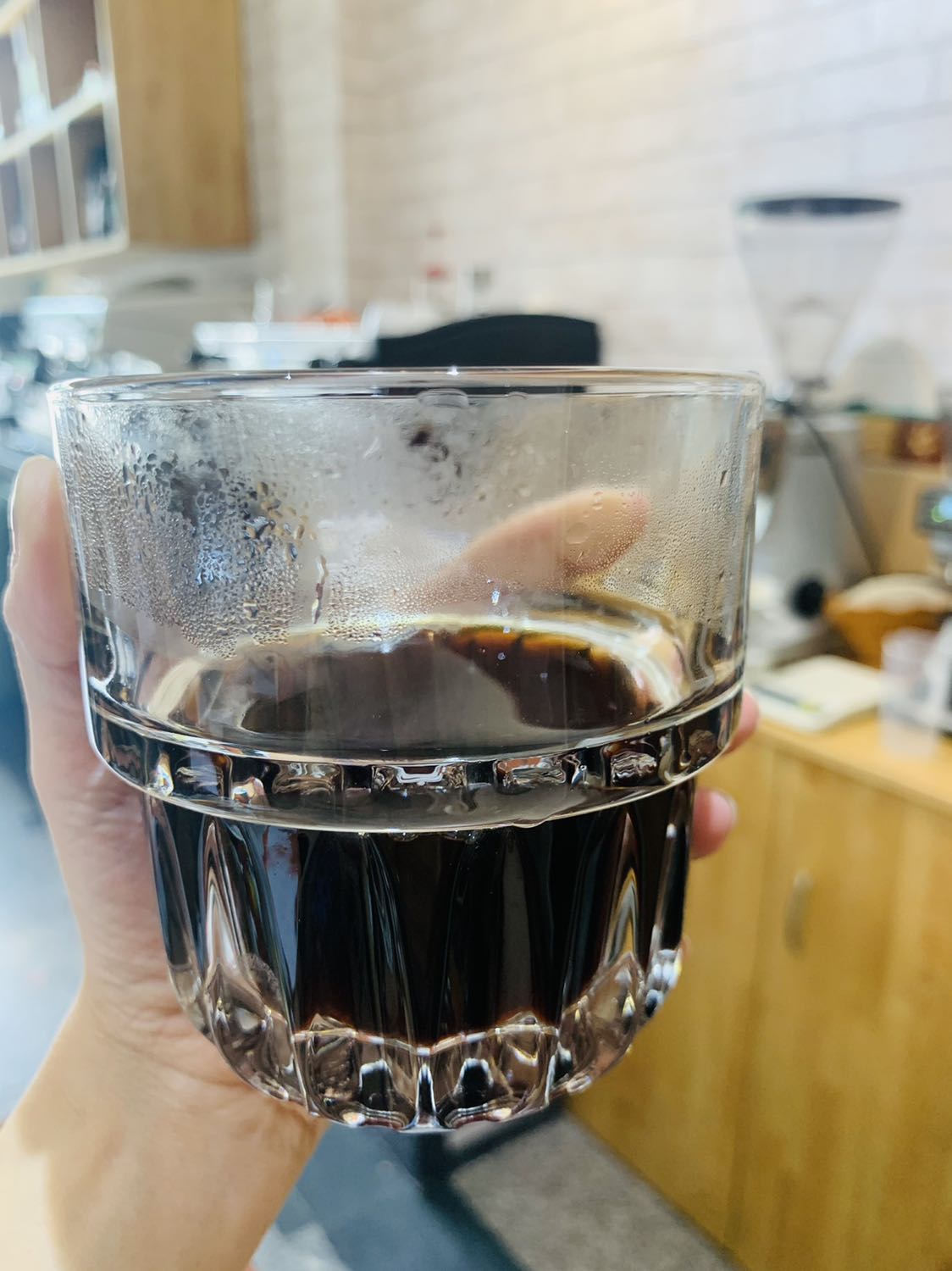 thích cái phin lắm, giao hàng nhanh, cafe rất thơm. lần này được tặng cái phin xịn, shop nhiệt tình tâm huyết, ủng hộ shop và sẽ giới thiệu :). Sáng pha thử bằng bình moka rất thơm và smooth