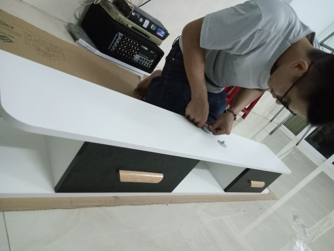 kệ rất đẹp chắc chắn, đúng mẫu mã, hàng giao còn nguyên vẹn, mà shop khoan thiếu lỗ nên mình phải tự khoan thêm kệ rất đẹp chắc chắn, đúng mẫu mã, hàng giao còn nguyên vẹn, mà shop khoan thiếu lỗ nên mình phải tự khoan thêm