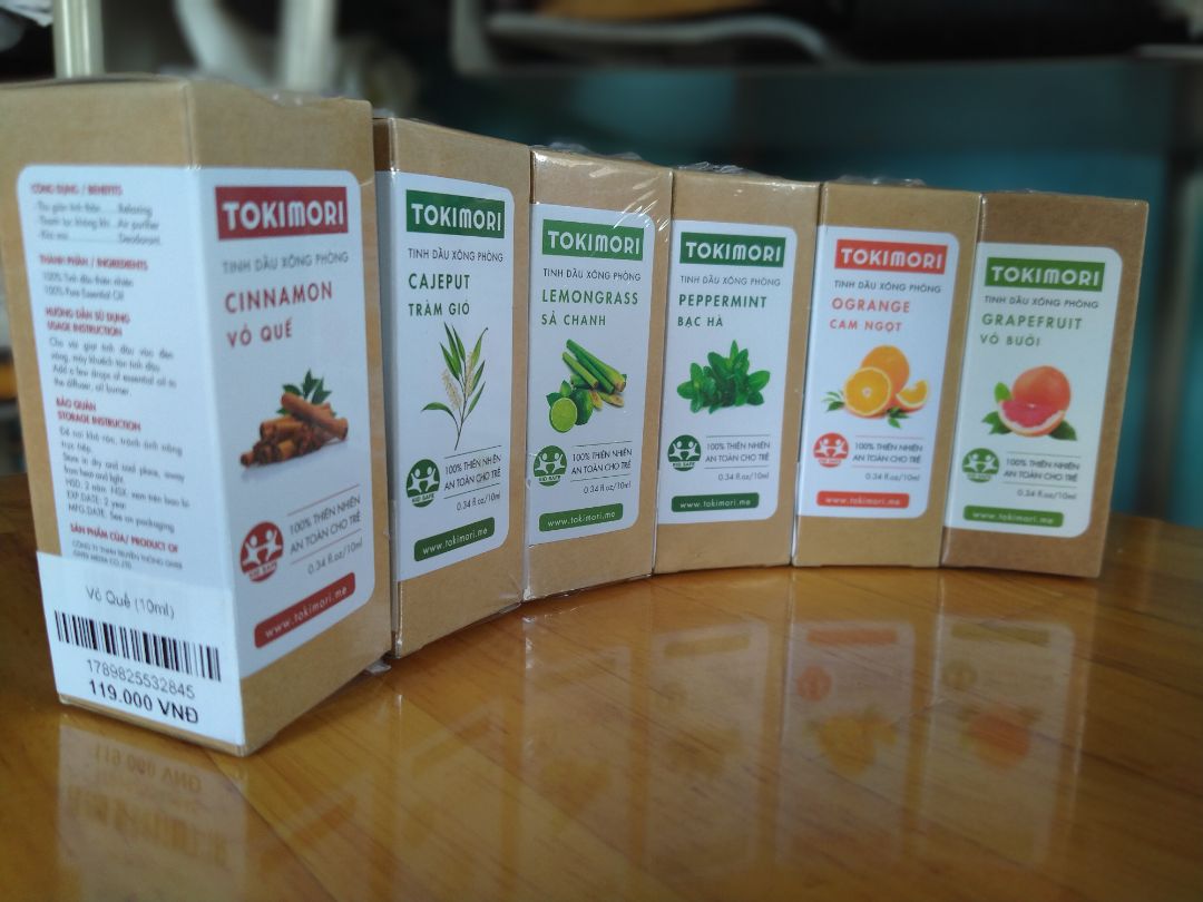 Tinh dầu giúp truyền cảm hứng, năng lượng thiết yếu để phục hồi sự cân bằng của cơ thể. Giúp xua tan mệt mỏi. Chai nhỏ rất tiện lợi để đem theo bên người. Ngoài ra, dùng tinh dầu xoa bóp da, da đầu để dưỡng mềm da, chống lão hóa da và chăm sóc tóc hiệu quả