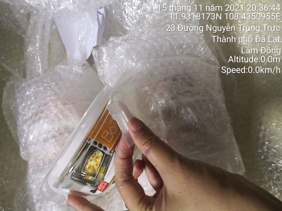 shop bán hàng không chất, mình nhận 3 thố thì 2 cái bị gãy chốt gài nắp.