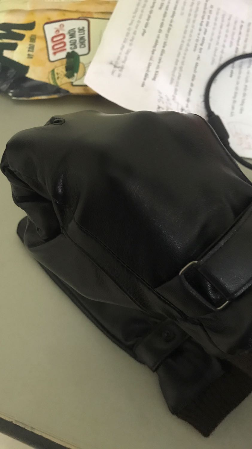 Găng tay da xịn, chất da tốt, mềm mại dễ chịu, bên trong lót lông kỹ càng đeo rất thoải mái và dễ chịu. Đường chỉ may chắc chắn. Hàng tốt đáng đồng tiền.