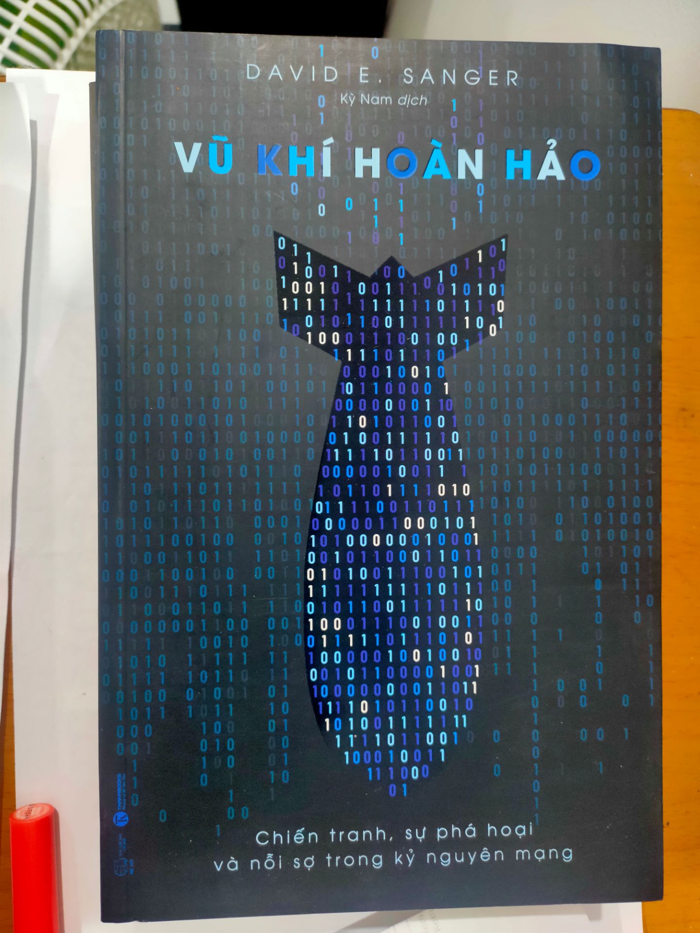 Hàng giao nhanh, sách đẹp, nội dung hay. Rất hài lòng với Tiki, nên chú ý hơn ở khâu đóng gói.