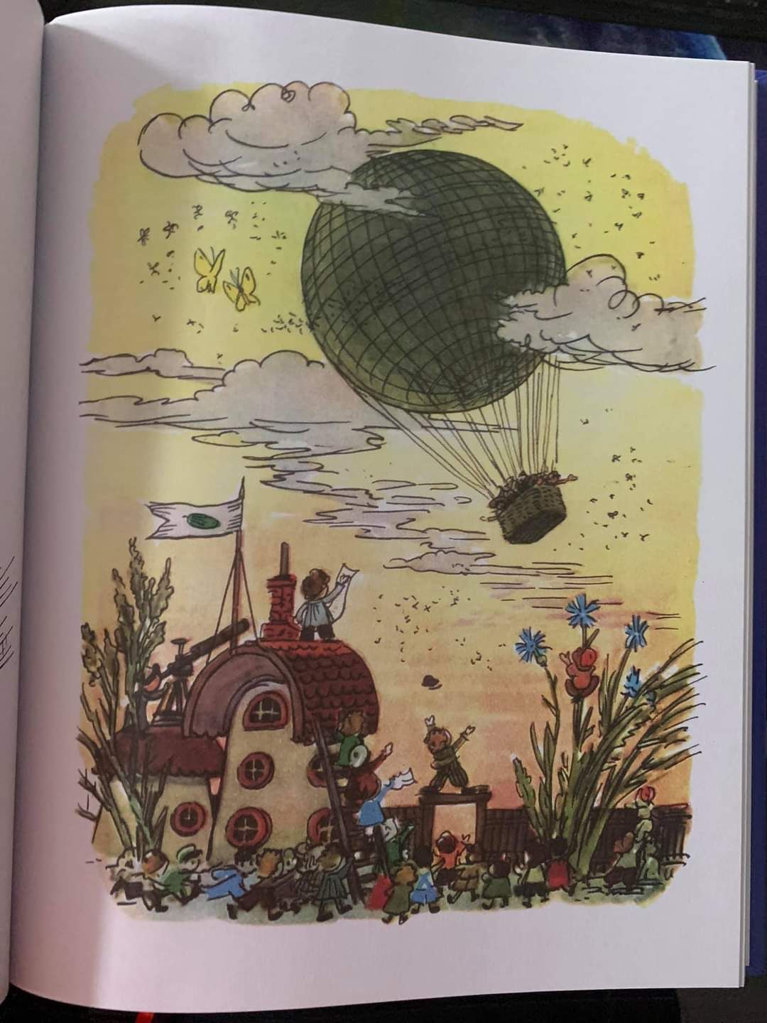 Tại bố cháu ko tìm được bản ebook có tranh màu này. Nên phải xuống tay chơi analog.
Giao nhanh, chất đẹp, miễn chê ạ.