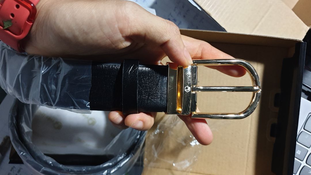 Giao hàng siêu nhanh. Đóng gói kỹ, dây ổn, nhưng mặt bị xước nhiều.