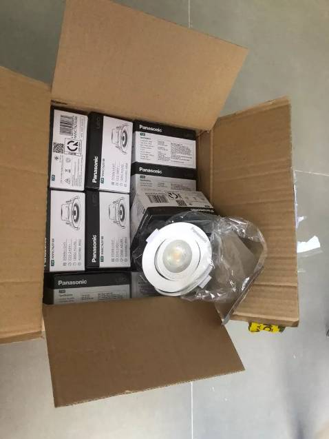 shop tư vấn nhiệt tình, ship nội thành nhanh. giao đủ số lượng, nhà mình lắp lên nhìn sang & đẹp