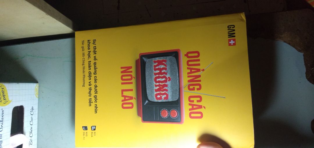 vận chuyển ẩu kh có bọc hay lót thêm giấy làm nhăn hết cả sách, mua sách chỉ mong nguyên vẹn đẹp đẽ mà đóng gói sơ sài vận chuyển kém. sách chưa đọc nhưng nghe review hay