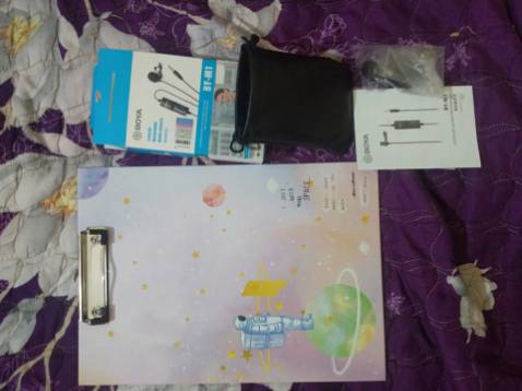 Mic dùng tốt so với tầm giá, âm thu được trong, không bị ù ù rè rè. Tất nhiên với giá này không thể đòi hỏi mic lọc được tạp âm nên mình chỉ thu trong môi trường yên tĩnh thôi.
Có điều cái kẹp áo hơi cứng, bóp đau tay.