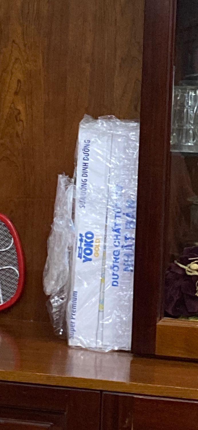 Quanh đi quẩn lại , lại là mua Yoko . 
Giá tốt , giao hàng đóng gói cẩn thận , đúng đủ hàng .
Quà tặng kèm theo của Yoko hay Vinamilk thì khỏi bàn về chất lượng .