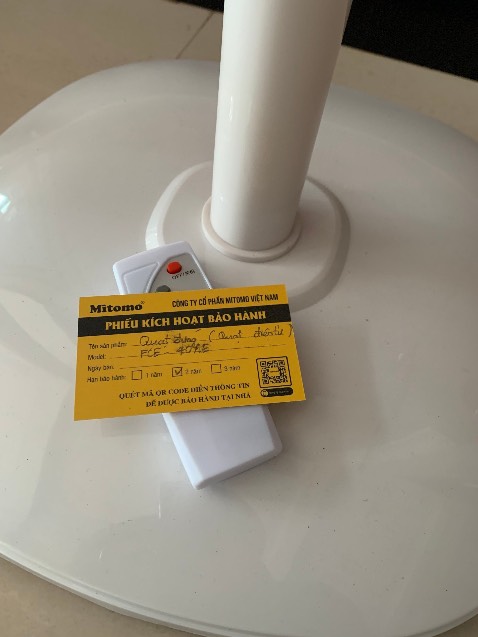 Dùng 1 thời gian rồi giờ mình mới review, quạt so với tầm gia thì chất lượng hơn hẳn,  khung quạt đẹp, nút nhạy, có remote, quạt gió mạnh và mát. rất thích kiểu dáng quạt này luôn. có quét mã kích hoạt bảo hành nha mọi người. sẽ còn ủng hộ shop