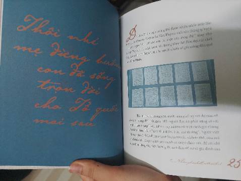 Sách ý nghĩa lắm nha, phục chế lại những bức thư làm thành sách, đọc thư mà thấy thương lắm luôn