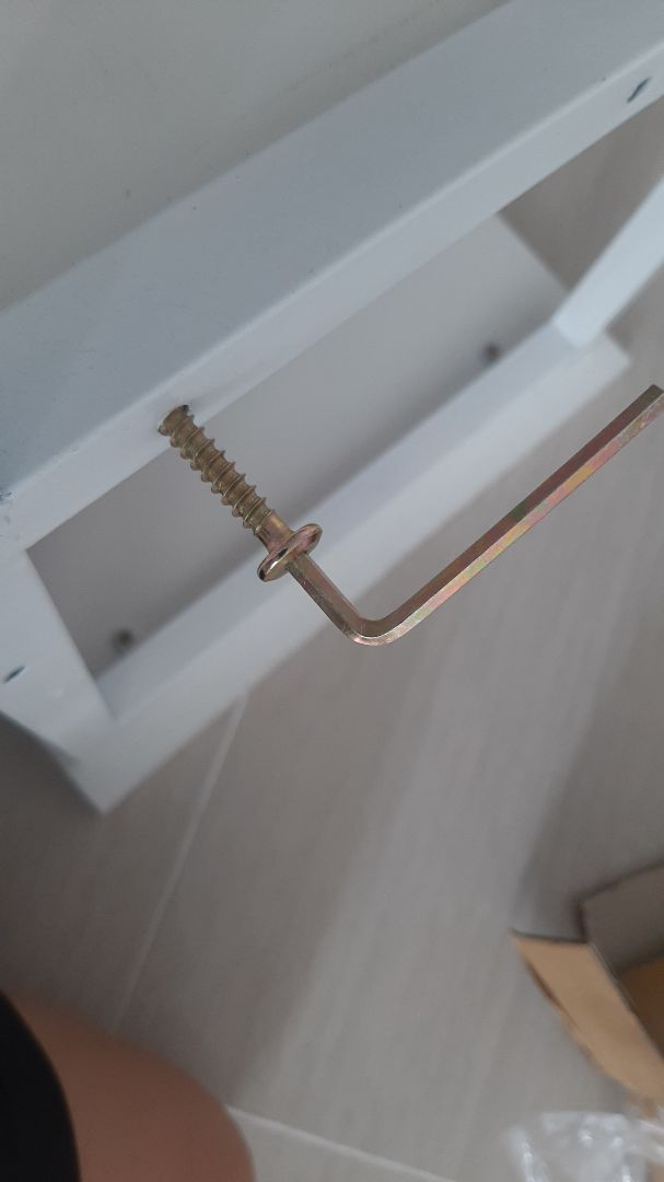 Lúc đọc review thì mình cũng khá băn khoăn vì có cả khen và chê. Nhưng vẫn quyết mua.
Lúc nhận hàng với Tiki được kiểm tra, hàng nguyên vẹn mới dám nhận. Giao hàng ở tỉnh khá nhanh, nhận được sau 3 ngày.
Shop và Tiki đóng gói cẩn thận, hàng nhận về may quá không bị mẻ, hỏng trong quá trình vận chuyển. Miếng gỗ ép nguyên vẹn, khá sạch sẽ.
Shop rất chu đáo, chuẩn bị đủ bộ ốc, có luôn vít và dụng cụ vặn ốc chữ L nên không quá khó khăn lúc lắp. 
Hy vọng bạn nào phân vân đọc được review của mình tự tin order hơn.
Sẽ tiếp tục ủng hộ shop! Cảm ơn shop & Tiki!