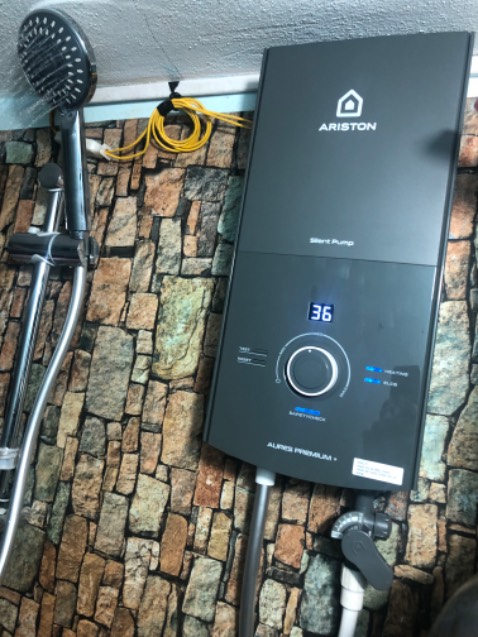 Mới xài đc 4 hôm . Vợ con tắm khen bơm êm và nóng và thích hơn máy trc nhà mua . Trc cũng dùng loại 2,5 tr đc 2 năm thì hỏng cũng hãng này k biết loại này có bền k . Nhưng thấy ok