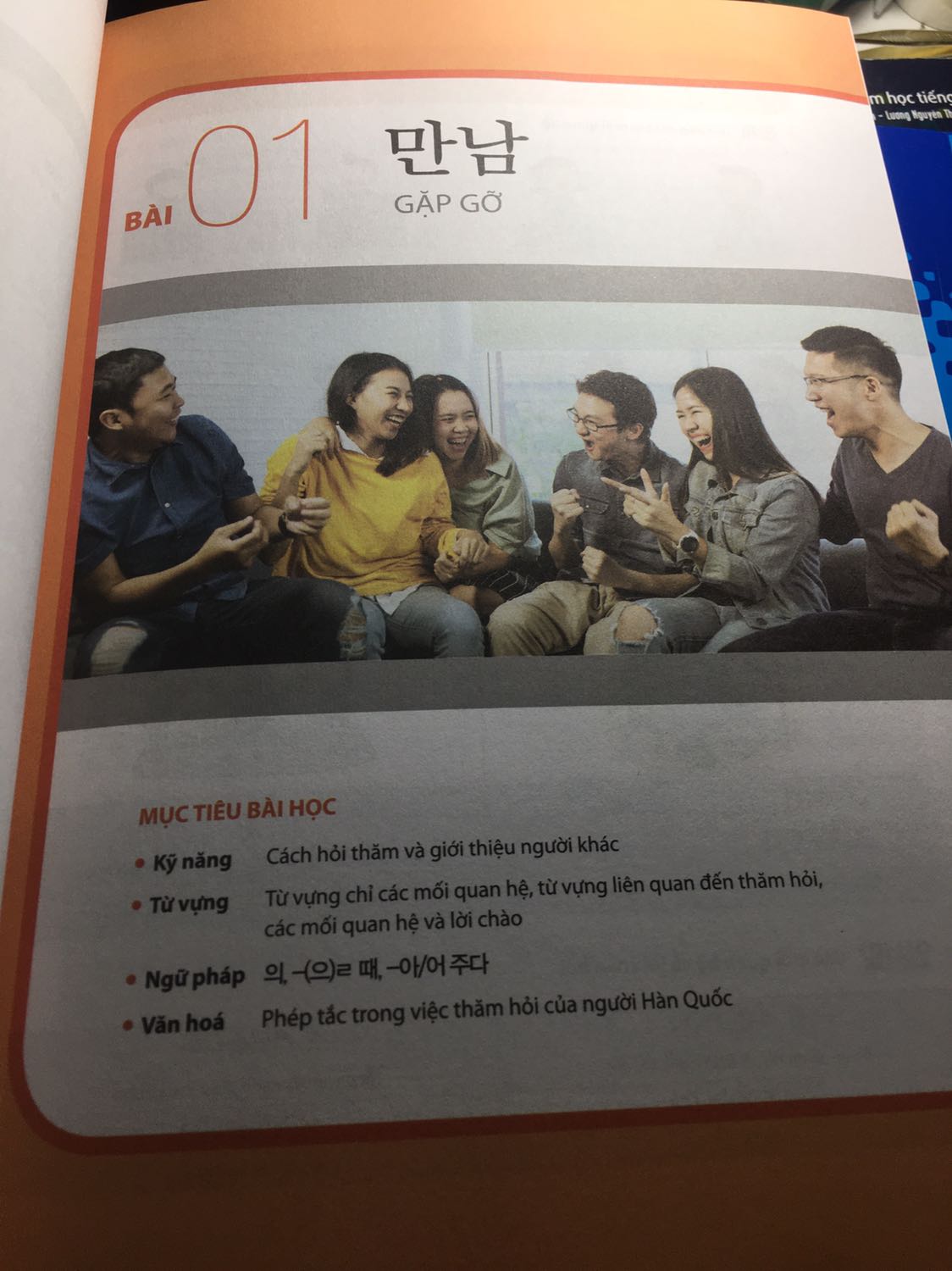 Sách đẹp lắm nha mn. Đóng gói cẩn thận sách ko bị hư hỏng gì. Rất ưng ạ.