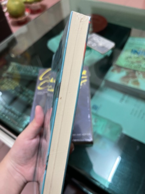Sách hơi ố chút. Giá rẻ, giao hàng nhanh. Mua trải nghiệm lần đầu nhưng chất lượng ko như mong đợi. 🤓🤓