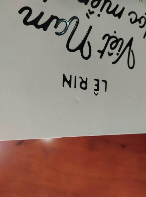 mình đặt 3 cuốn thì co1 1 cuốn là sách cũ, bị móp méo, mình muốn được đổi lại sách khác