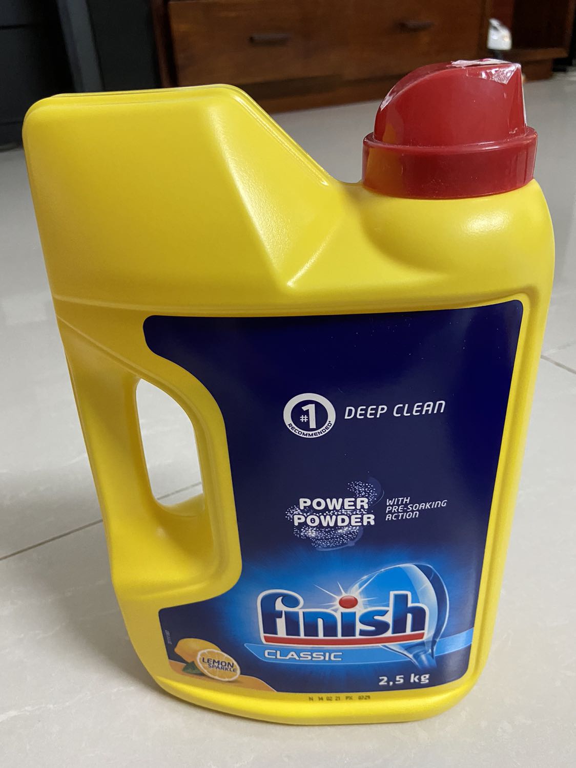 Sản phẩm nhận được không đúng với đơn hàng mình đặt. Mình đặt túi bột rửa của Nhật nhưng sản phẩm là canh bột rửa như hình. Nắp canh không có dấu niêm phong như đã qua sử dụng và được dán lại bằng băng keo rất sơ sài. 
Mình muốn đổi lại đúng sản phẩm đã đặt. Nếu không có thì yêu cầu hoàn tiền.