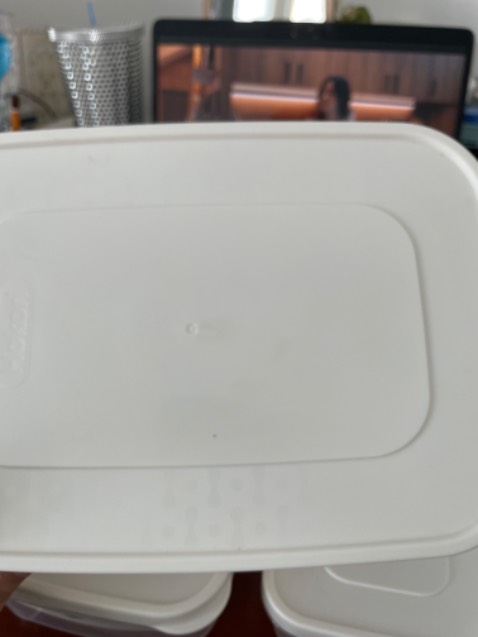 Tikinow giao nhanh thì hổng ý kiến gì gòi 🤣 hàng nhận được quá là ưng luôn nên phải lên quánh giá liền kkkk

Hộp nhựa đẹp, bộ 3 cái, hàng VN chất lượng cao nha, chi tiết gia công nó ở tầm khác với mấy hộp rẻ tiền ngoài chợ ấy. Còn có hoa văn chìm nhìn hay hay ko bị chán nữa =))))) Mấy ní cứ tin toy mua đi gòi thấy ưng giống toy nè

À được tặng hộp đựng bàn chải để sài đi du lịch nữaaaaa. 

10 đỉmmmmmm