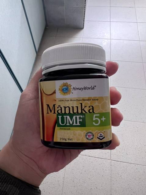 Mật ong Manuka chất lượng thật sự, lần đầu mua hàng nước ngoài nhưng giao hàng khá nhanh, 3 ngày có hàng. Mật ong Manuka ngọt dịu, thích hợp cho việc ăn kiêng