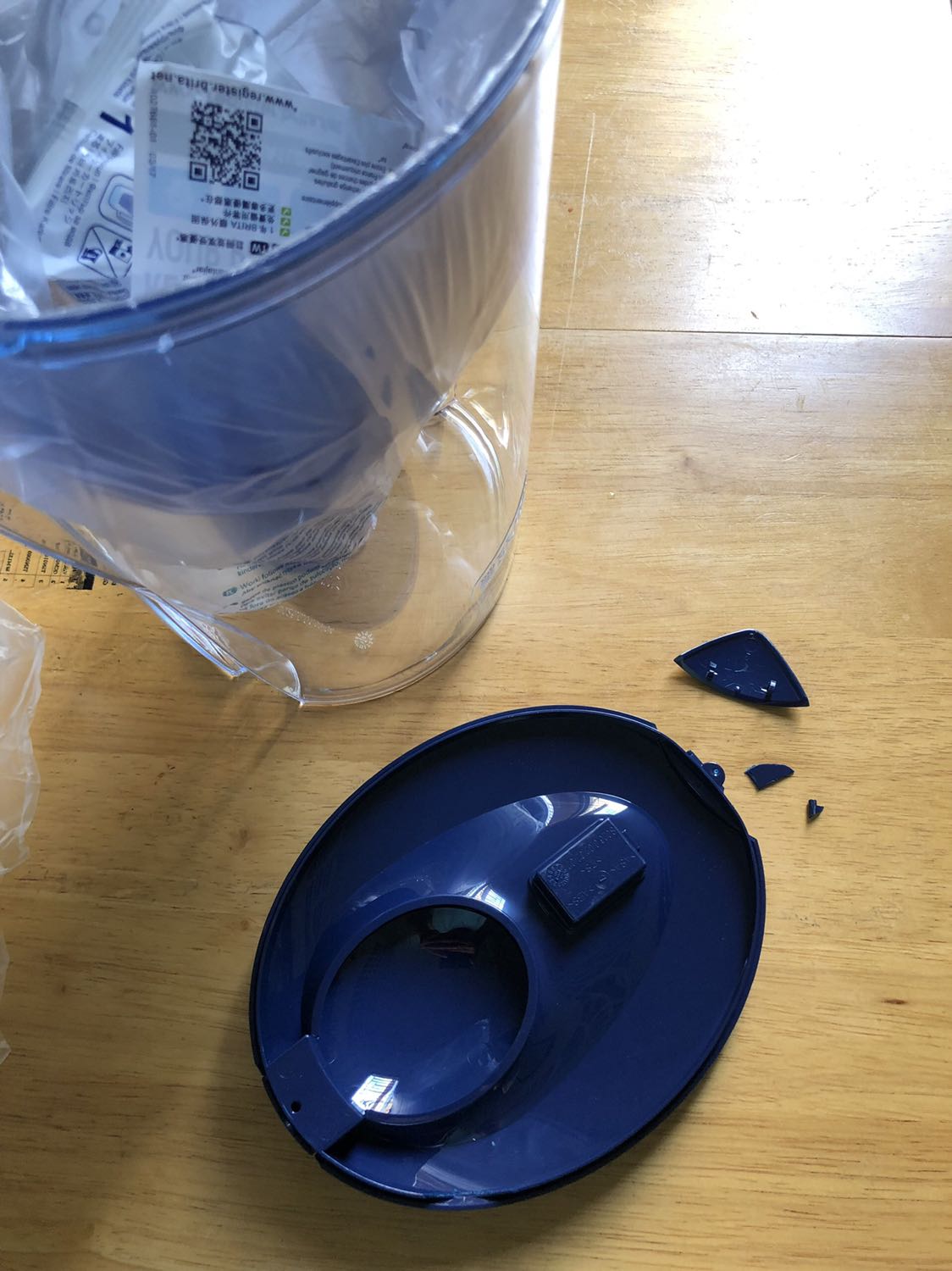 bao bì tan nát. nắp bị gãy chốt