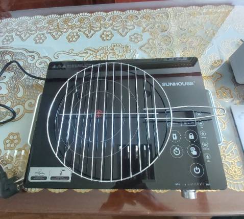 Giao hàng nhanh. Đóng gói cẩn thận 2,3 lớp luôn. Hàng đẹp như hình. Có kèm quà tặng vỉ nướng quá đẹp. Đã chạy thử rất ok. Thắc mắc 1 số giấy tờ liên quan đến bảo hành, shop cũng Rep nhanh, lẹ. Giấy bảo hành kèm theo shop ghi rõ ràng thông tin sản phẩm ,tên tuổi,địa chỉ khách luôn. Quá bài bản. Tư vấn tận tình. Rất thiện cảm với shop này. Sẽ tt ủng hộ.