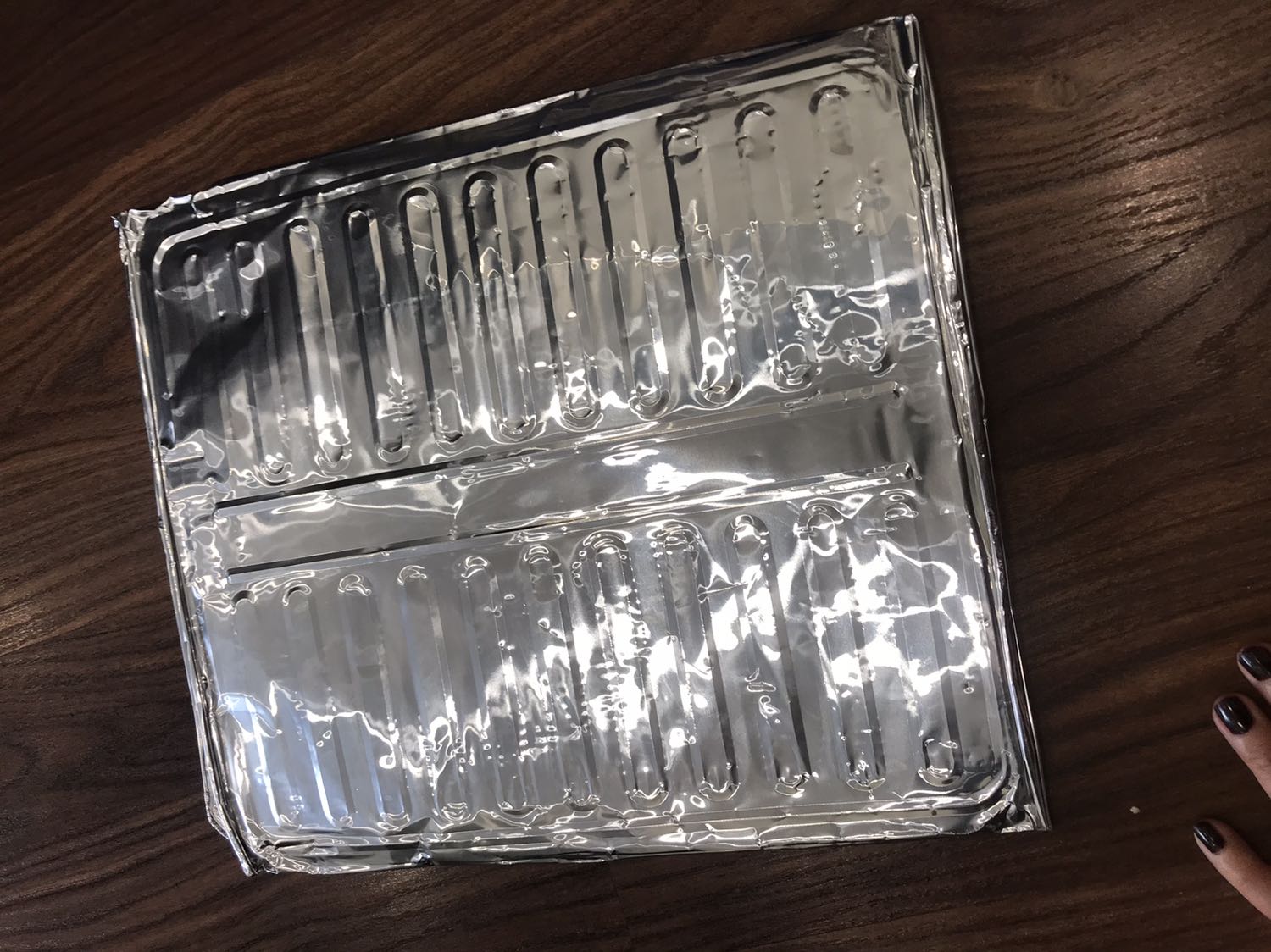 Tiki giao nhanh. Miếng chắn dùng tốt. Hơi mỏng và dễ đổ.