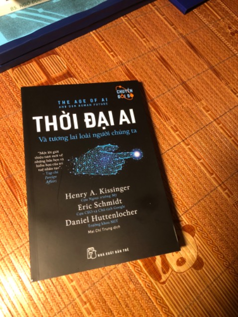 Thời đại AI. Chúng ta đang sống trong thời đại AI. AI hiện tại đang rất mạnh, hỗ trợ được rất nhiều cho con người về công việc, tương lai AI còn phát triển như thế nào nữa? AI có thực sự mang lại lợi ích cho con người? Liệu có một bối cảnh tương lai nào đó con người không thể kiểm soát được AI không?
