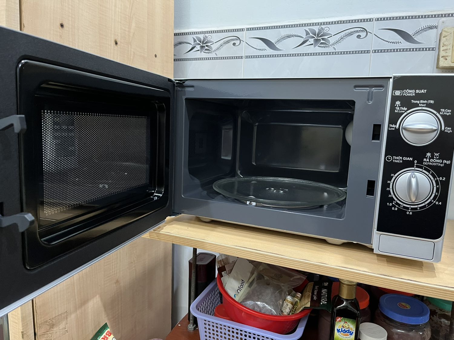 Giao nhanh, hàng đóng gói kỹ, lò đẹp, có gương trc, khó nhìn bên trong, hoạt động ok