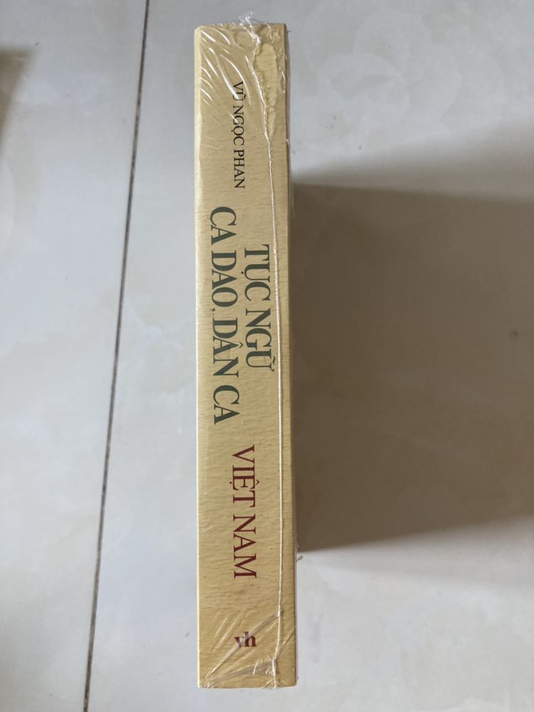 Chất lượng sản phẩm tốt, giá cả sale nhiều so với giá gốc, shiper giao hàng thân thiện. Nội dung thì không cần suy tư vì là một tác phẩm nổi tiếng xứng tầm danh tác văn học Việt Nam