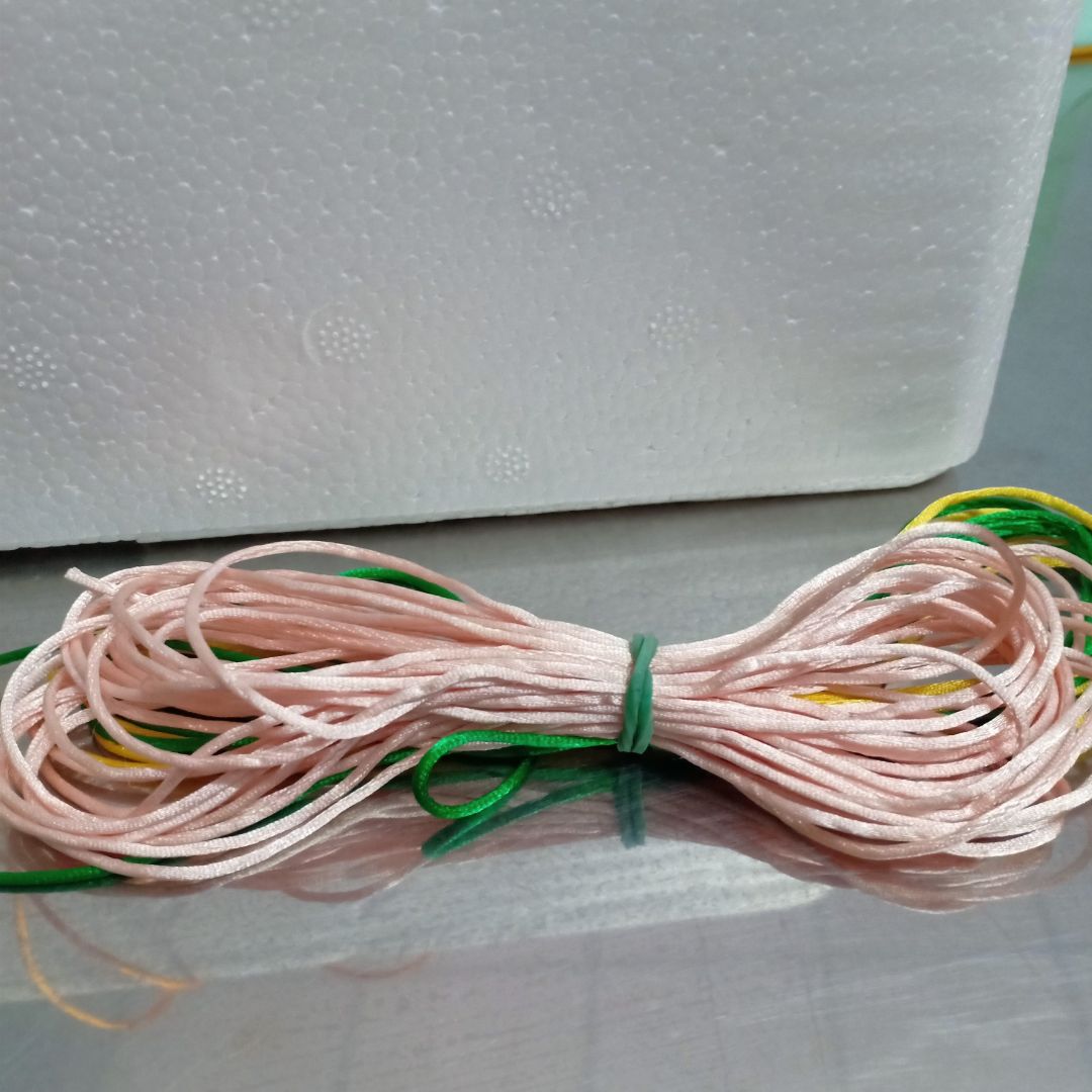 Màu hồng bên ngoài không giống ảnh web. không biết là do shop gửi nhầm hay màu sắc vốn thế. Tuy nhiên không sao cả, mình vẫn dùng được. Tks