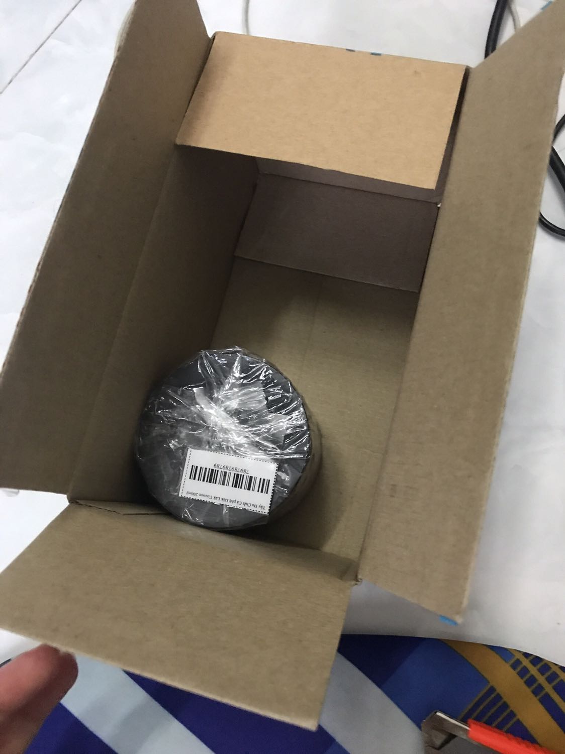 Cùng trọng lượng nhưng đợt này hũ to hơn lần trước mình mua 1 chút, sản phẩm dùng rất tốt, da không bị nhờn rít như mấy loại mình thường dùng, thường mình chỉ mua hàng của hãng, không biết mua khác nhà bán có còn tốt không, hi vọng sẽ ủng hộ shop nhiều hơn.