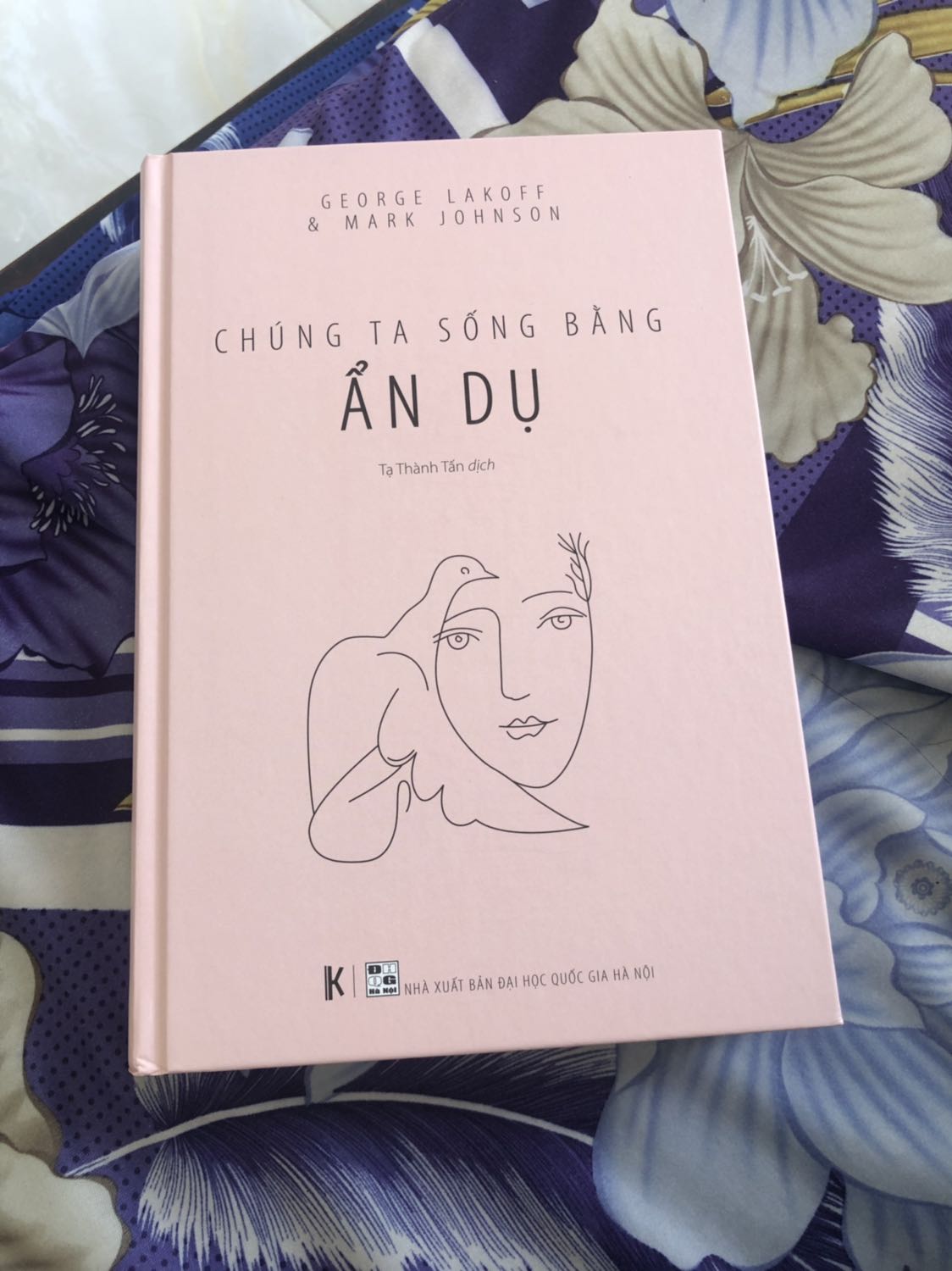 Chất lượng vô cùng tốt. Đóng gói cực kì kĩ cho nên không có gì để phàn nàn hết. Nội dung thì ai đang theo học Xã hội học hoặc các ngành Khoa học Xã hội nên mua đọc tham khảo, mở mang góc nhìn khác