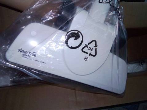 Tiếng hơi ồn. Máy hút mạnh, hút đc rất nhiều bụi, tóc, lông thảm. Thực sự đáng mua vì giá rẻ mà chất lượng quá ổn. Có 3 đầu hút tiện lợi. Khe nhỏ thì hơi khó vì máy k lọt. Nhưng nhìn chung k có điểm j chê cả.  10 điểm cho chất lượng sản phẩm