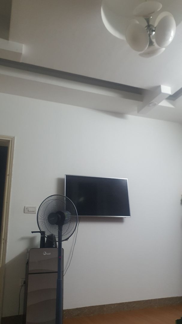 miệng mở bé nên gần như không gắp được đồ ăn, chắc chỉ gắp được các miếng thịt bé.