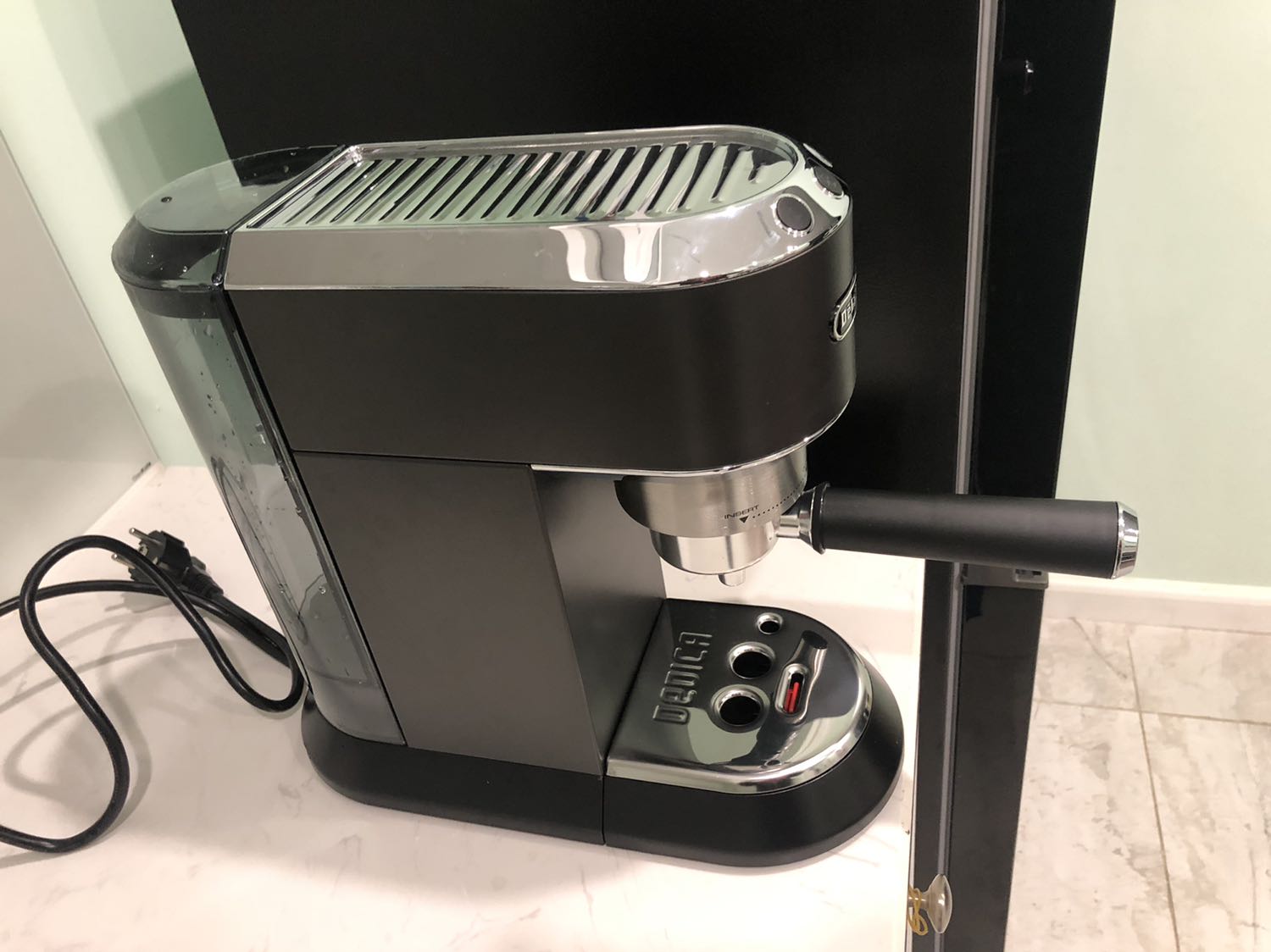 Tôi vừa nhận sản phẩm và hoàn toàn thất vọng vì máy hỏng, nước chảy ra ngoài, tôi đang làm thủ tục để Tiki đổi sản phẩm