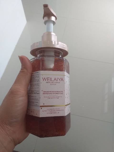 Rất hài lòng, ta nói nó thơm gì đâu á, lần đầu trải nghiệm sữ tắm mà cứ như xịt nc hoa. Trắng thì chưa bik vhuws thơm thì wa ok la nha